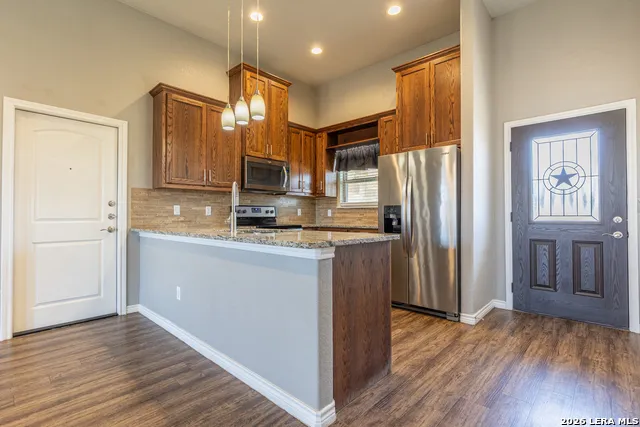 120 NAVARRO XING Seguin, TX 78155