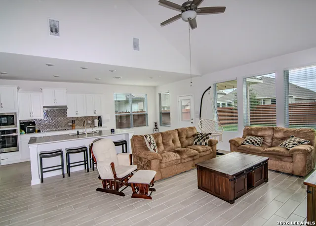 149 Mallorys Way Castroville, TX 78009