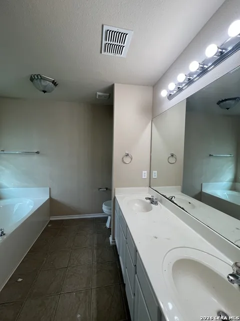 8952 Scarlet Creek Universal City, TX 78148