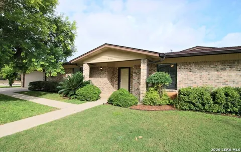 610 Creek Dr