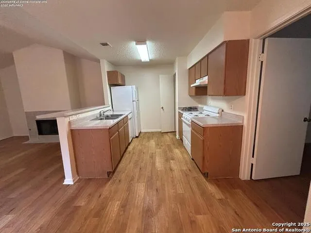 6323 WORCHESTER KNLS San Antonio, TX 78233