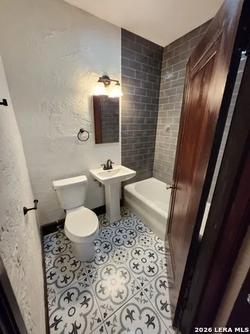 810 W Craig Unit 101 San Antonio, TX 78212