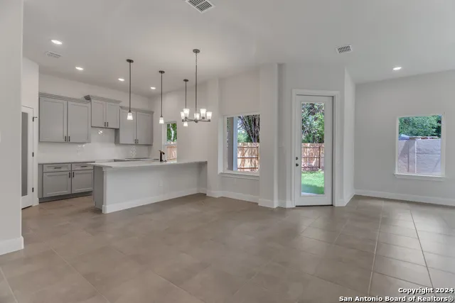 600 Park Circle Hondo, TX 78861