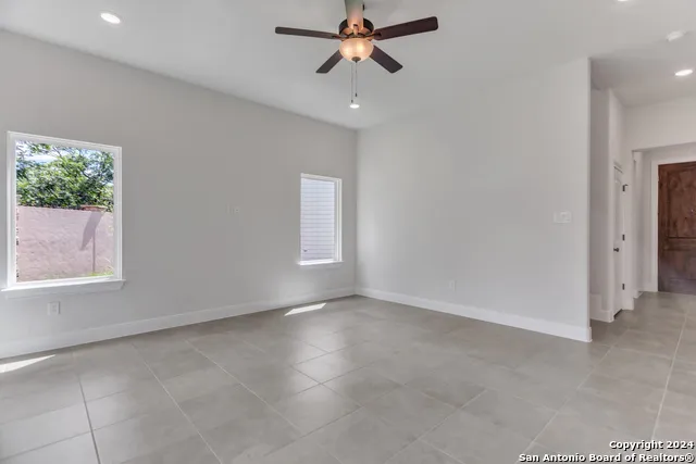 600 Park Circle Hondo, TX 78861