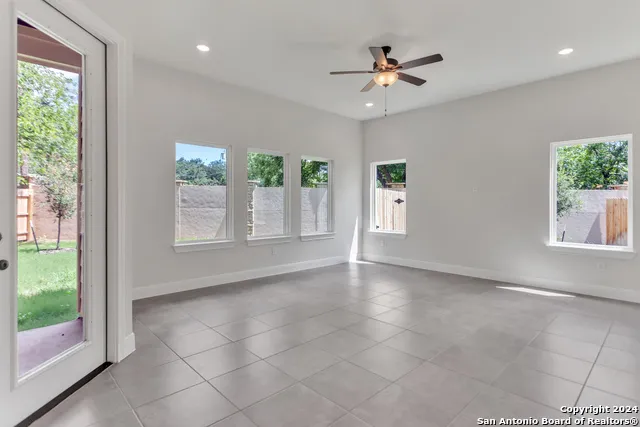 600 Park Circle Hondo, TX 78861
