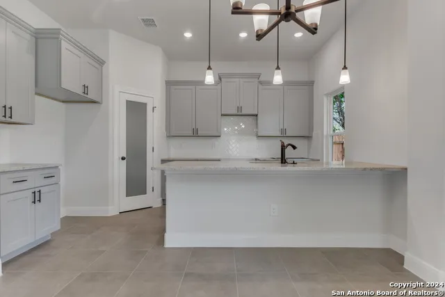 600 Park Circle Hondo, TX 78861