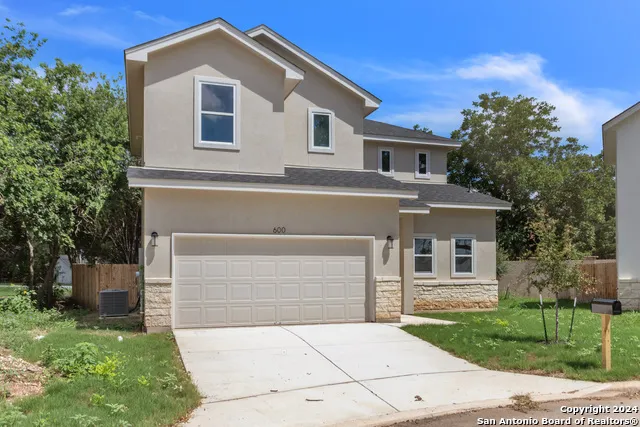 600 Park Circle Hondo, TX 78861