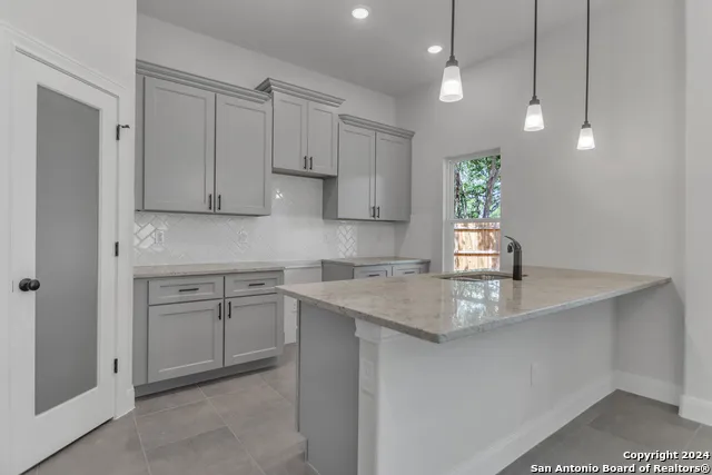 600 Park Circle Hondo, TX 78861
