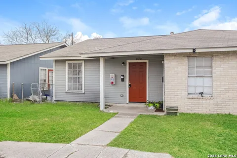 820 W Olmos