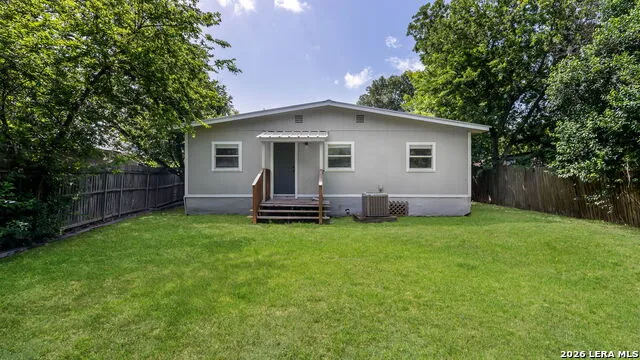 1824 Katy St New Braunfels, TX 78130