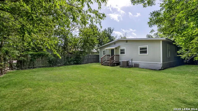 1824 Katy St New Braunfels, TX 78130