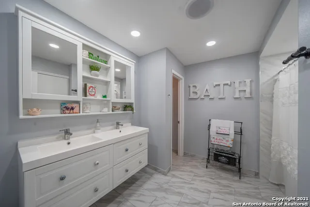 8110 SCOTTSHILL San Antonio, TX 78209