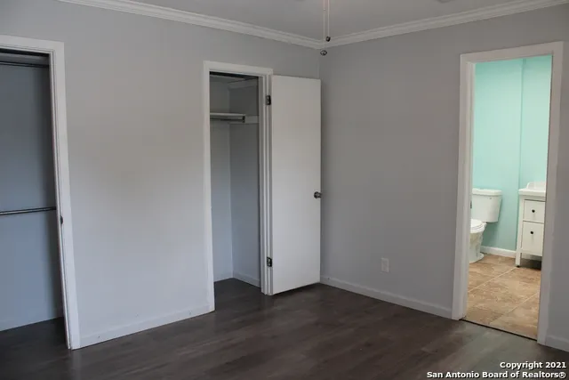 8110 SCOTTSHILL San Antonio, TX 78209