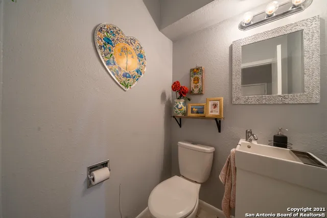 8110 SCOTTSHILL San Antonio, TX 78209
