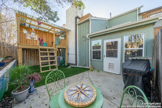 8110 SCOTTSHILL San Antonio, TX 78209