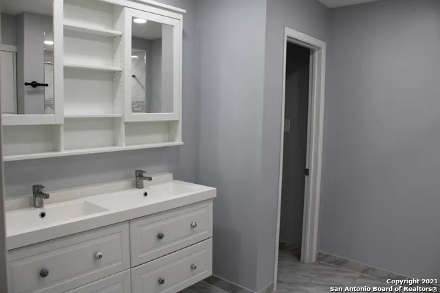 8110 SCOTTSHILL San Antonio, TX 78209