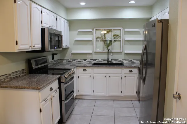 8110 SCOTTSHILL San Antonio, TX 78209