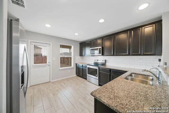 12042 SILVER LGT San Antonio, TX 78254