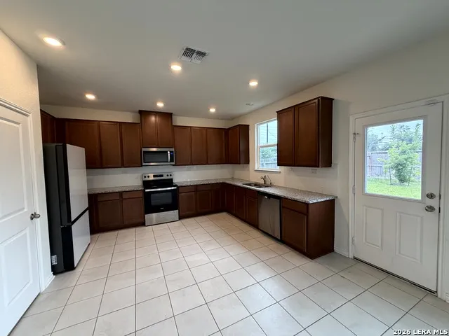 4554 OTRA OTRA DR San Antonio, TX 78222
