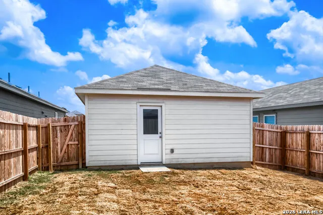 6829 Chert Chase Elmendorf, TX 78112