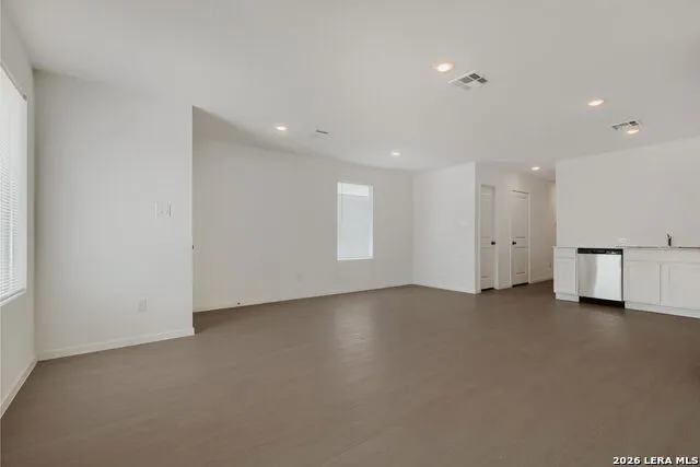 6829 Chert Chase Elmendorf, TX 78112