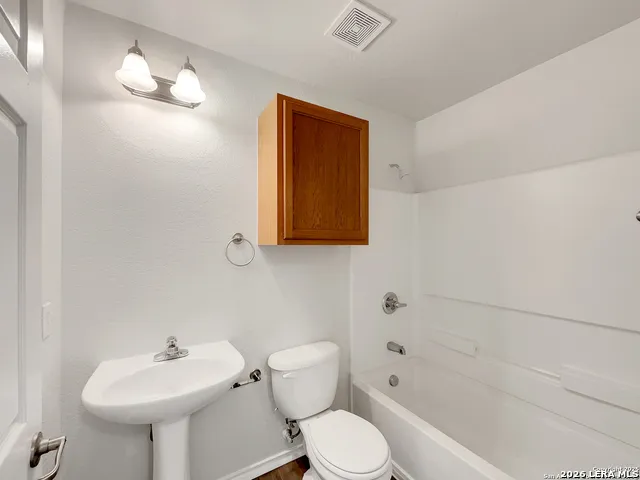 6010 BLOSSOM BND San Antonio, TX 78218