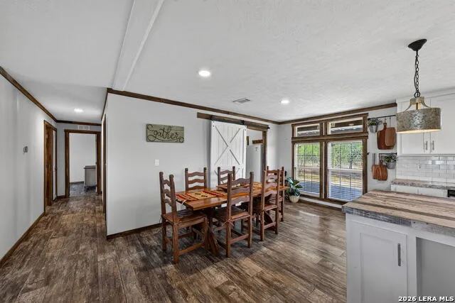 3660 BLUNTZER RD Jourdanton, TX 78026