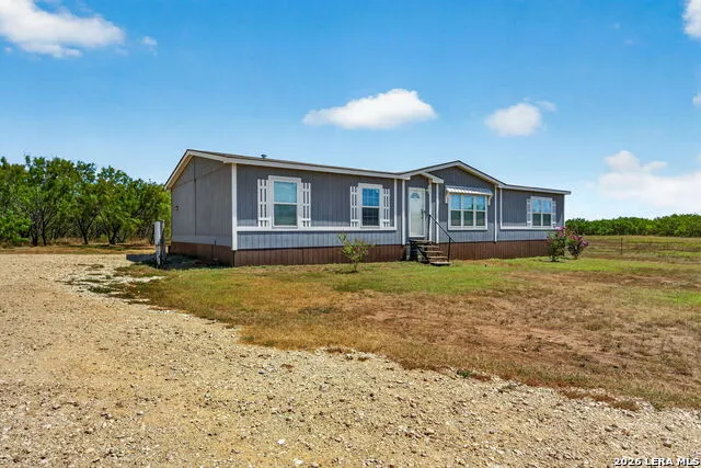 3660 BLUNTZER RD Jourdanton, TX 78026