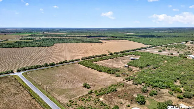 3660 BLUNTZER RD Jourdanton, TX 78026