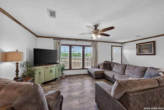 3660 BLUNTZER RD Jourdanton, TX 78026
