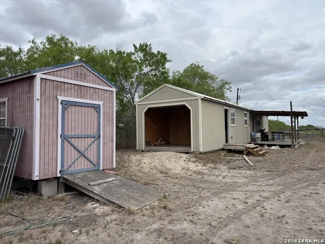 1460 County Road 193 Karnes City, TX 78118