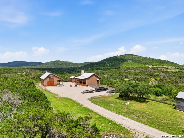 17398 TX Hwy 127 Sabinal, TX 78881
