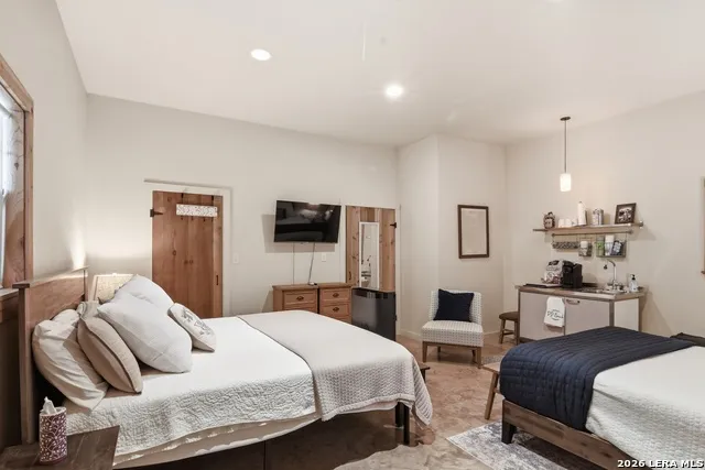 17398 TX Hwy 127 Sabinal, TX 78881