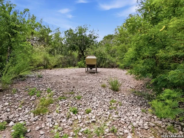 17398 TX Hwy 127 Sabinal, TX 78881