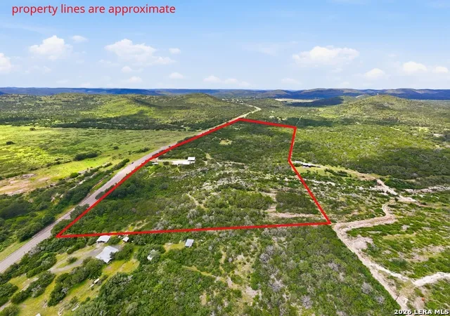 17398 TX Hwy 127 Sabinal, TX 78881