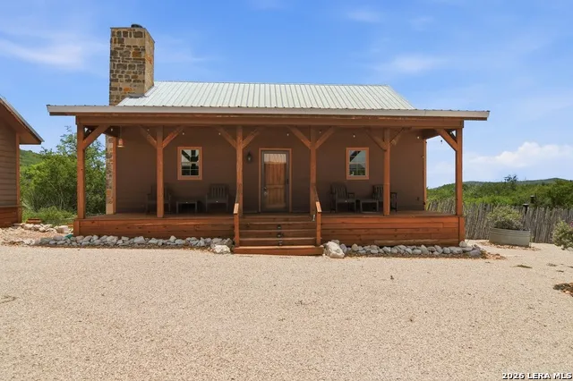 17398 TX Hwy 127 Sabinal, TX 78881