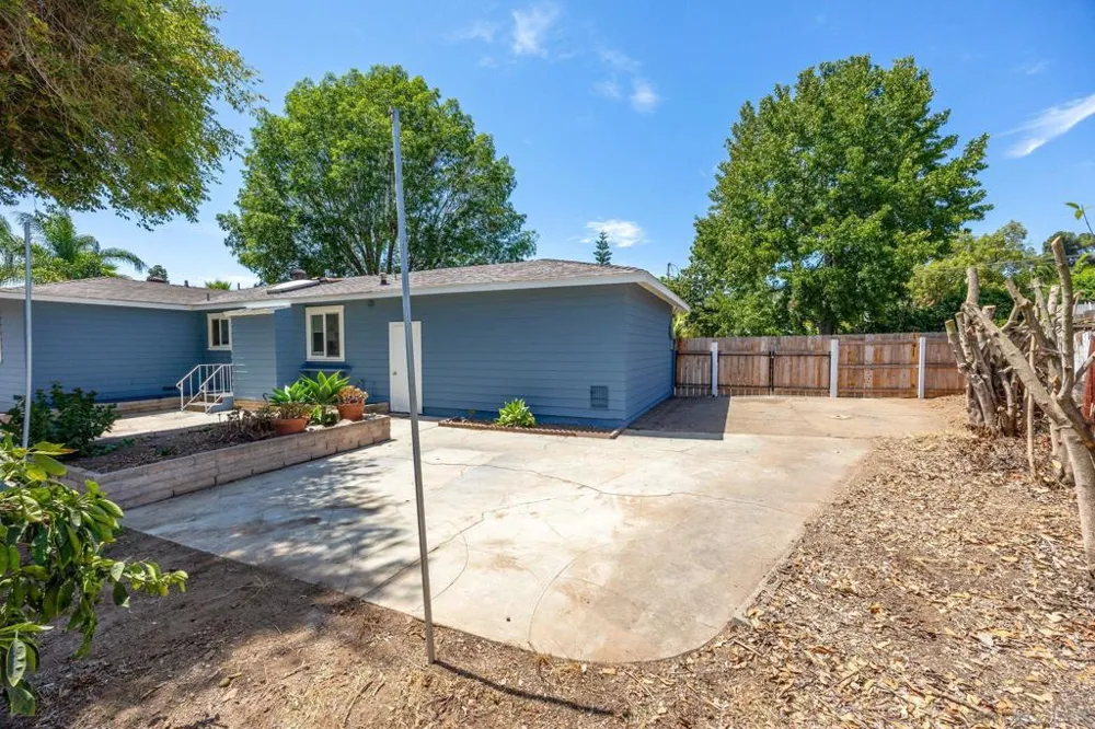 1223 Coventry Rd Vista, CA 92084