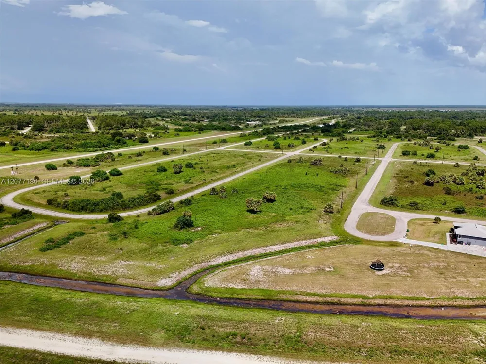 216 LYNBROOK LOOP La Belle, FL 33935