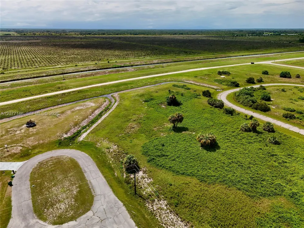 216 LYNBROOK LOOP La Belle, FL 33935