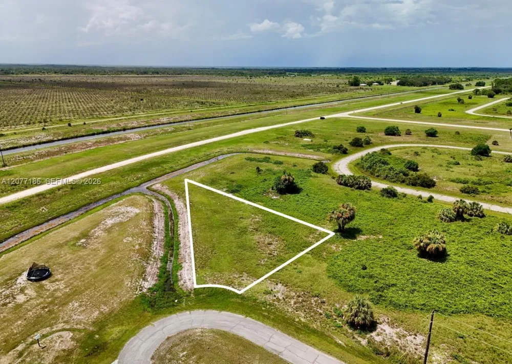 216 LYNBROOK LOOP La Belle, FL 33935