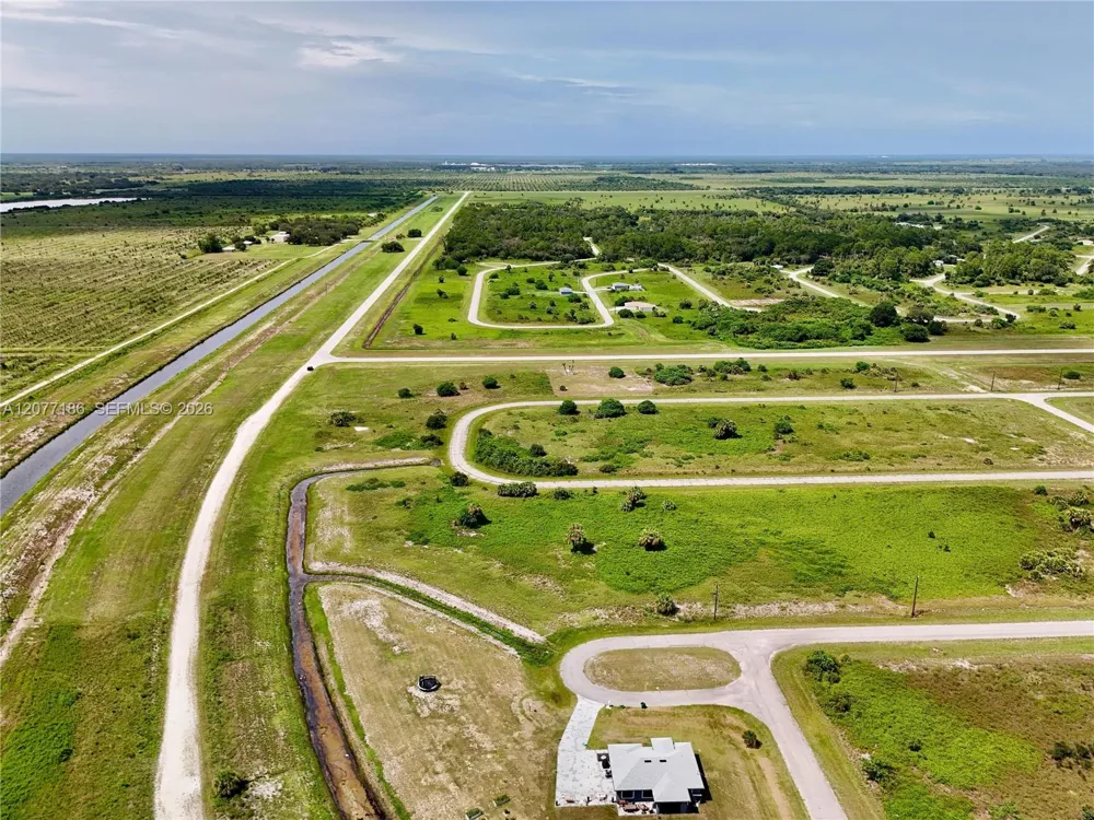 216 LYNBROOK LOOP La Belle, FL 33935