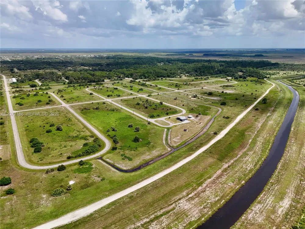 216 LYNBROOK LOOP La Belle, FL 33935