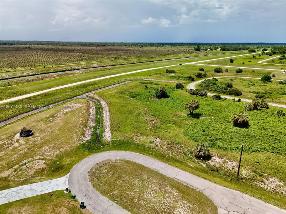 216 LYNBROOK LOOP La Belle, FL 33935