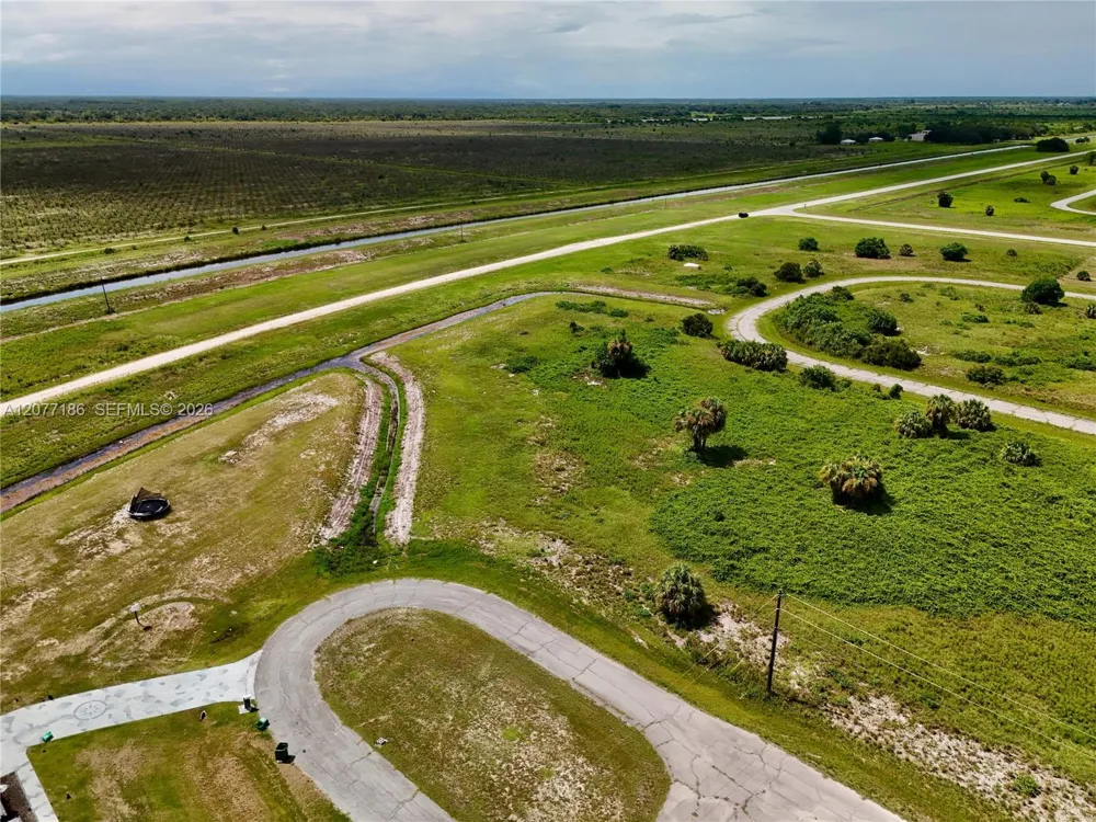 216 LYNBROOK LOOP La Belle, FL 33935