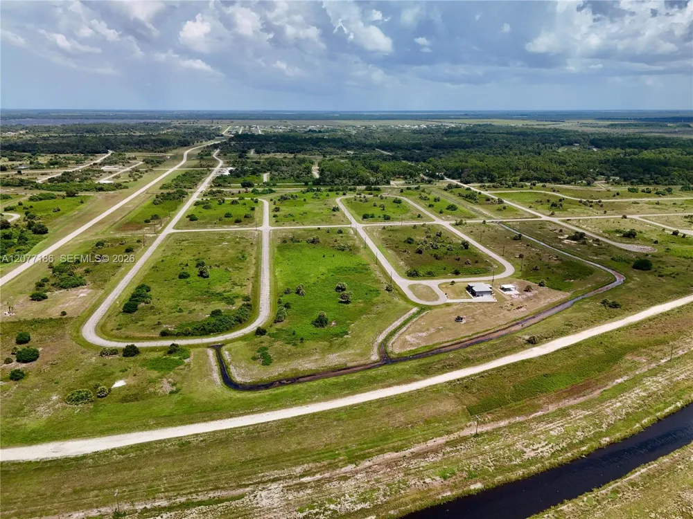 216 LYNBROOK LOOP La Belle, FL 33935