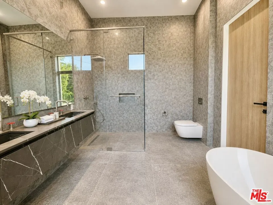 8741 Dorrington Avenue West Hollywood, CA 90048