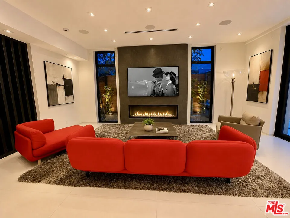 8741 Dorrington Avenue West Hollywood, CA 90048