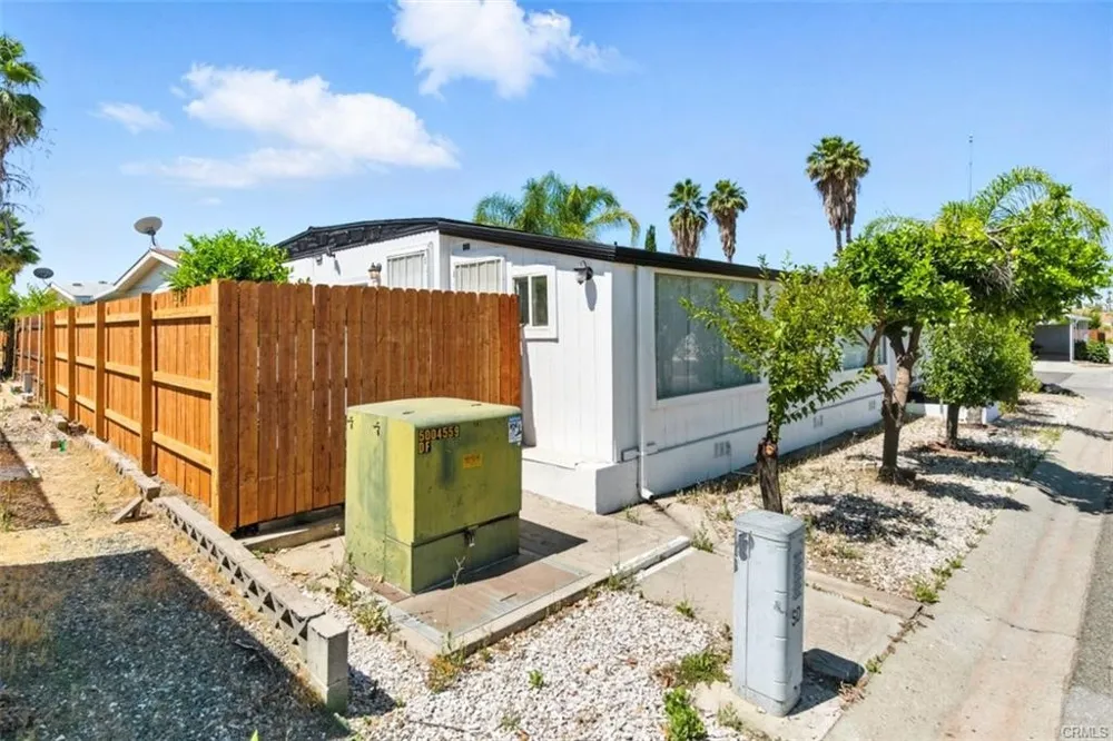 900 Santa Clara Hemet, CA 92543