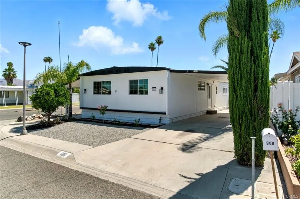 900 Santa Clara Hemet, CA 92543