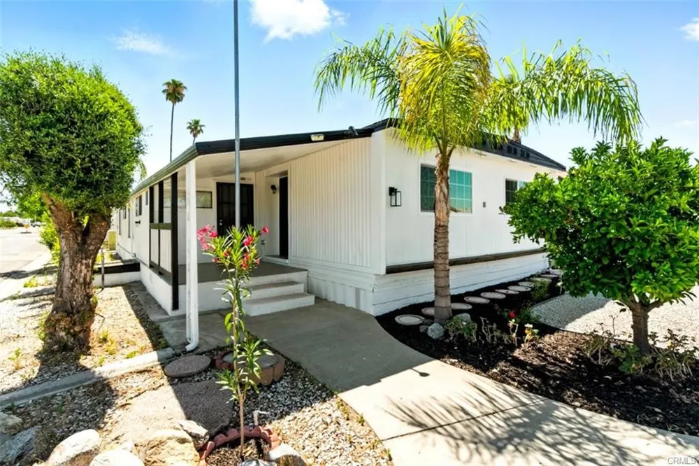 900 Santa Clara Hemet, CA 92543